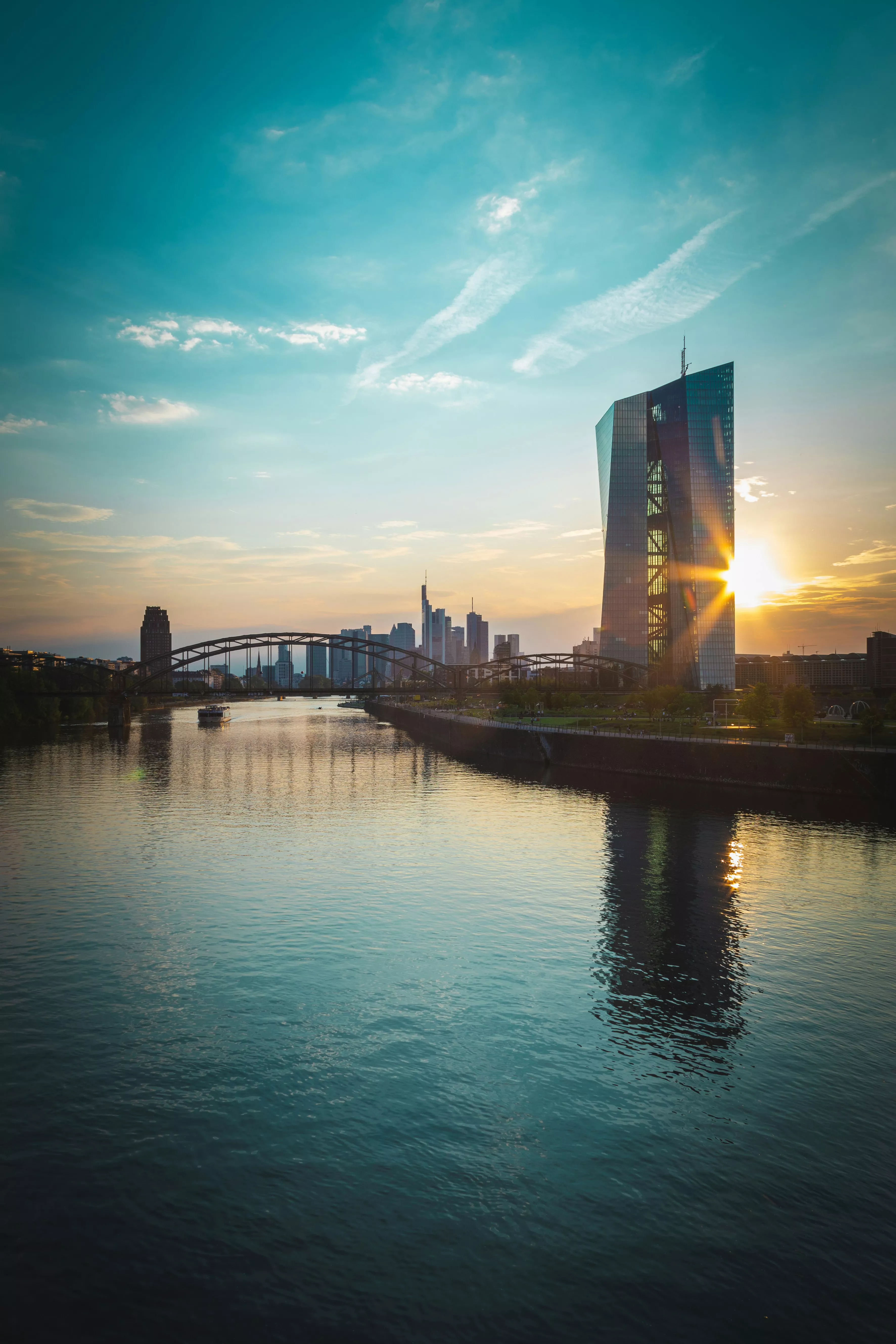 Frankfurt Tower, Escort Agentur Frankfurt, Escort Damen Frankfurt 